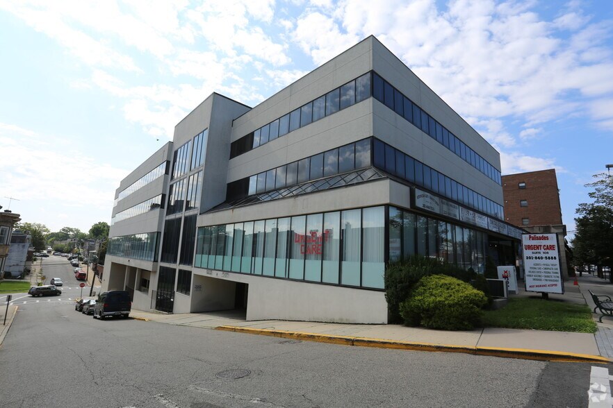 More Photos Of 596 Anderson Ave, Cliffside Park Office For Lease