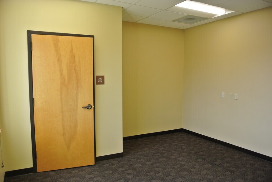 More Photos Of 3875 N Schreiber Way, Coeur d'Alene Warehouse For Lease