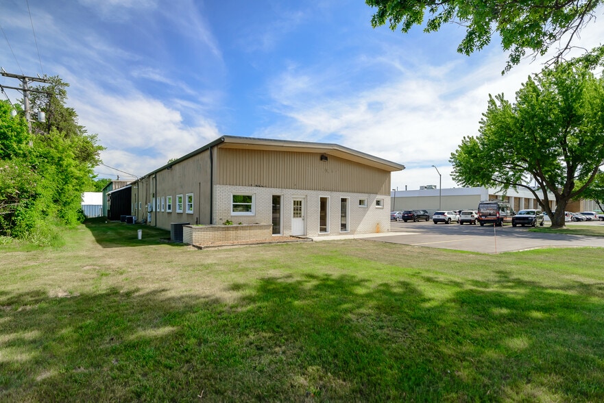 More Photos Of 6250 Jackson Rd, Ann Arbor Freestanding For Lease