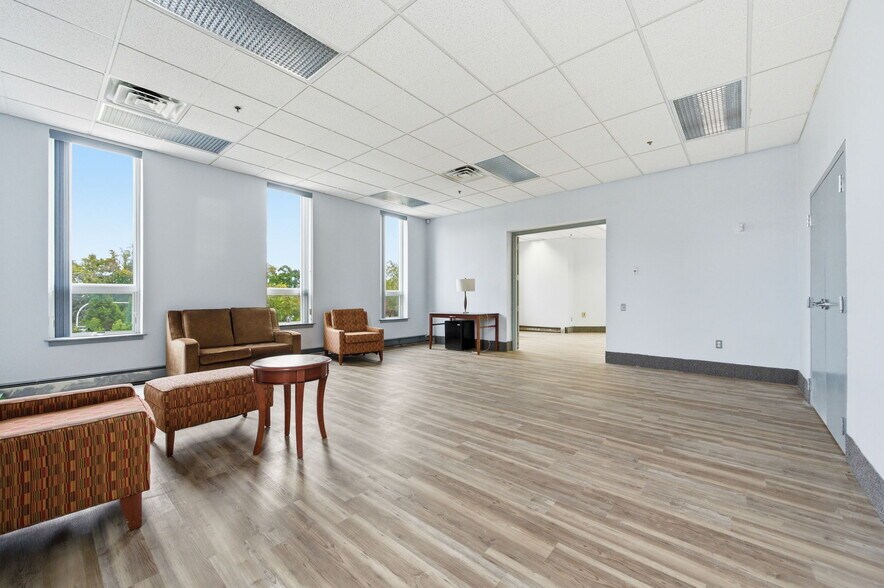 More Photos Of 910 Gilpin Ave, Wilmington Medical For Sale