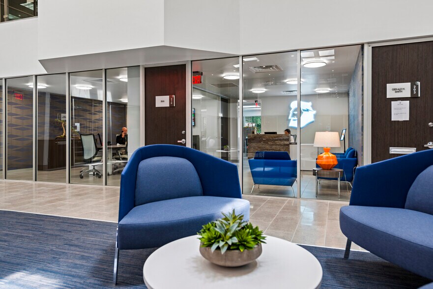 More Photos Of 3104 Edloe St, Houston Office For Sale