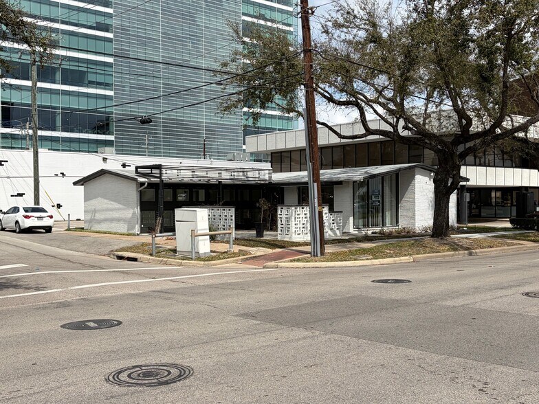More Photos Of 2630 Richmond Ave, Houston Freestanding For Lease
