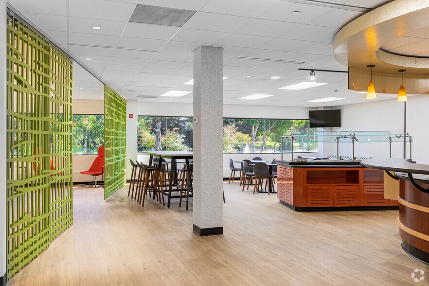 More Photos Of 7 Becker Farm Rd, Roseland Office For Lease