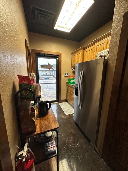 More Photos Of 3007 Corporate Ctr, Bryant Light Distribution For Sale