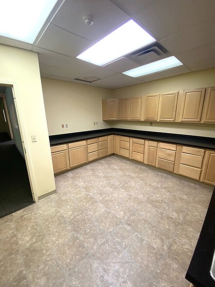 More Photos Of 109 Platinum Dr, Bridgeport Office For Lease