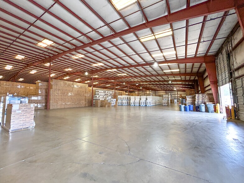 More Photos Of 252 Jacintoport Blvd, Saraland Warehouse For Lease