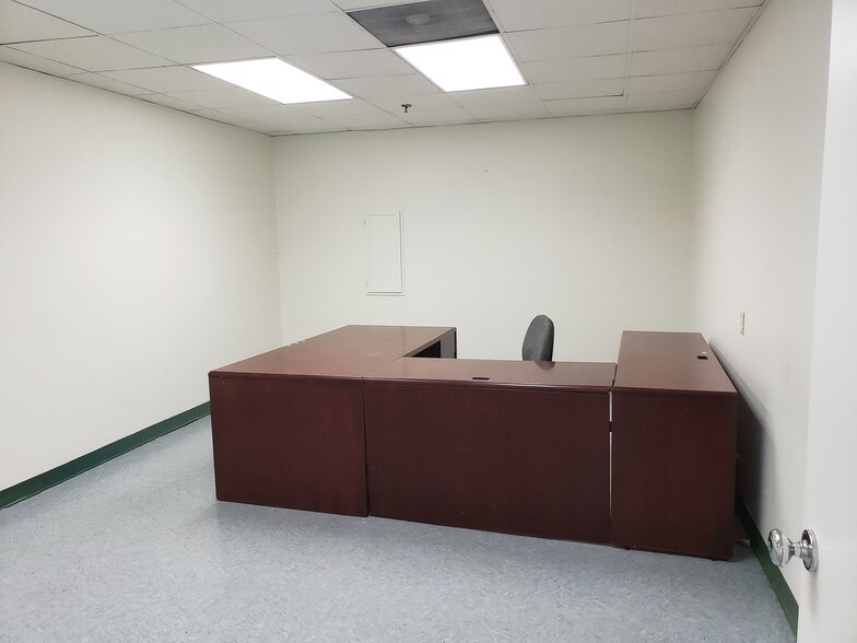 More Photos Of 4500 District Blvd, Vernon Manufacturing For Lease