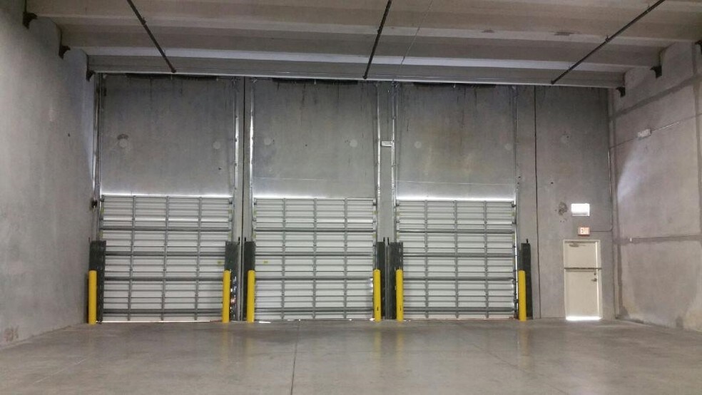 More Photos Of 13431-13453 NW 19th Ln, Miami Warehouse For Lease