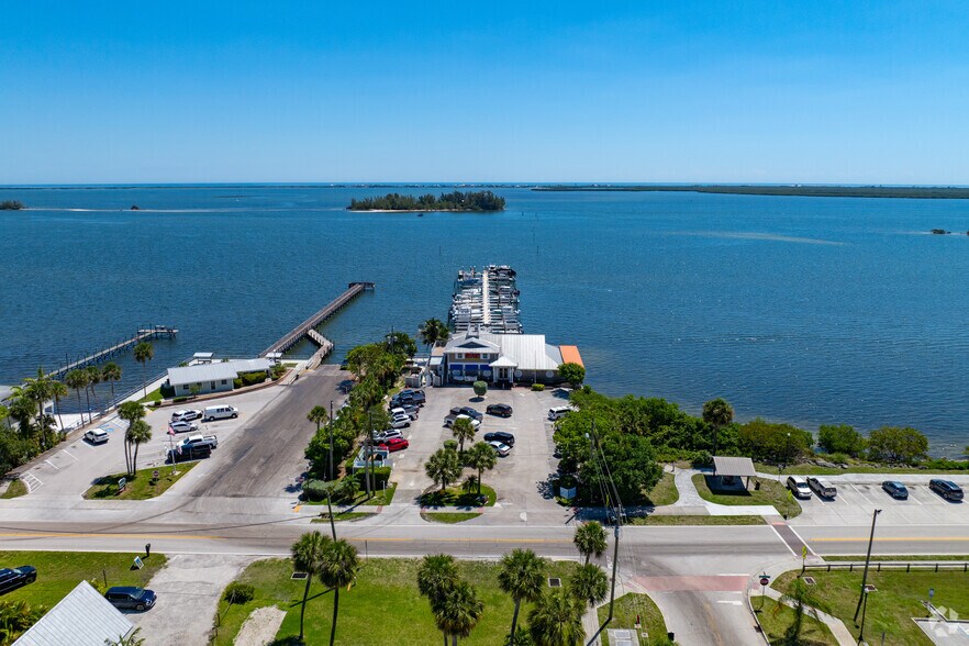 More Photos Of 806 Indian River Dr, Sebastian Marina For Sale