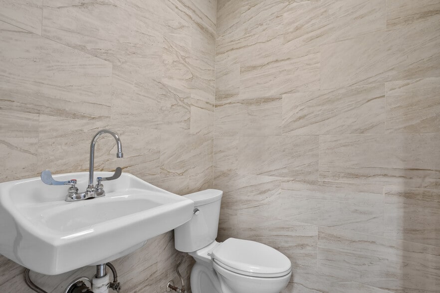 More Photos Of 1290 N Main St, Providence Industrial For Lease