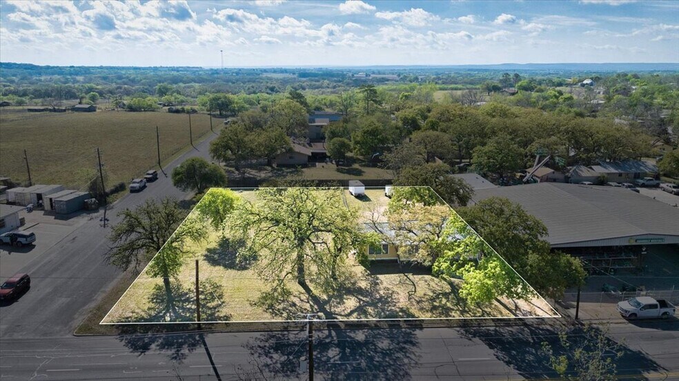 More Photos Of 1007 N Llano St, Fredericksburg Office Residential For Sale
