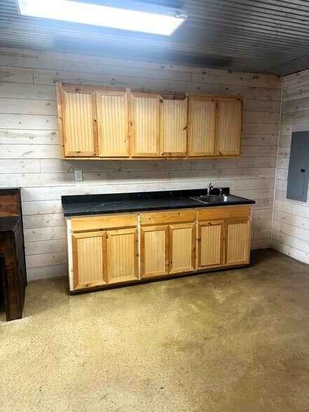 More Photos Of 118 S Main Ave, Blanchard Storefront Retail Office For Lease