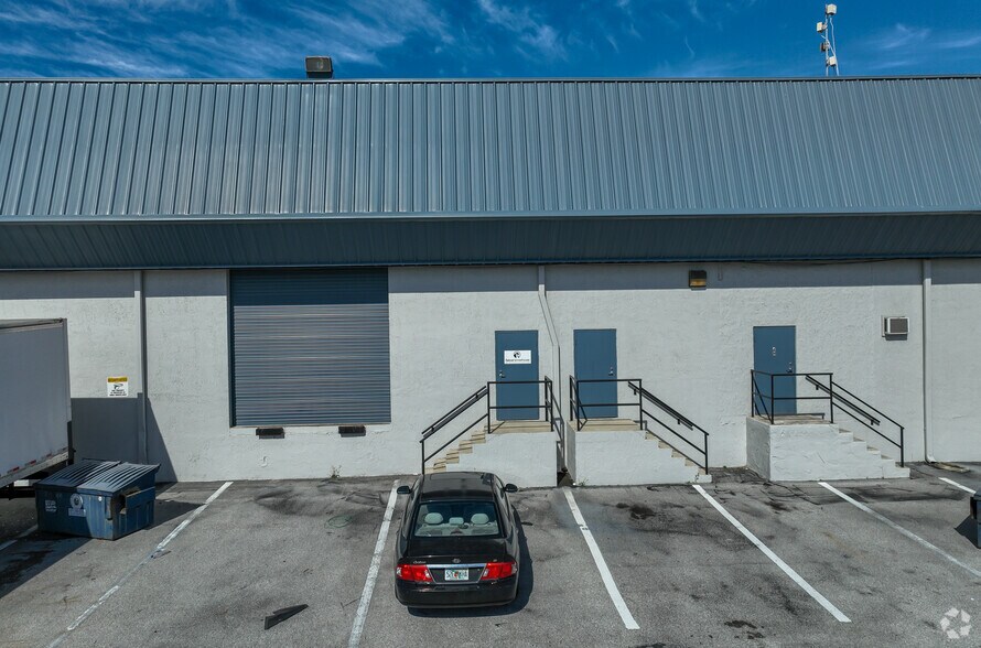 More Photos Of 4669 L B McLeod Rd, Orlando Warehouse For Lease