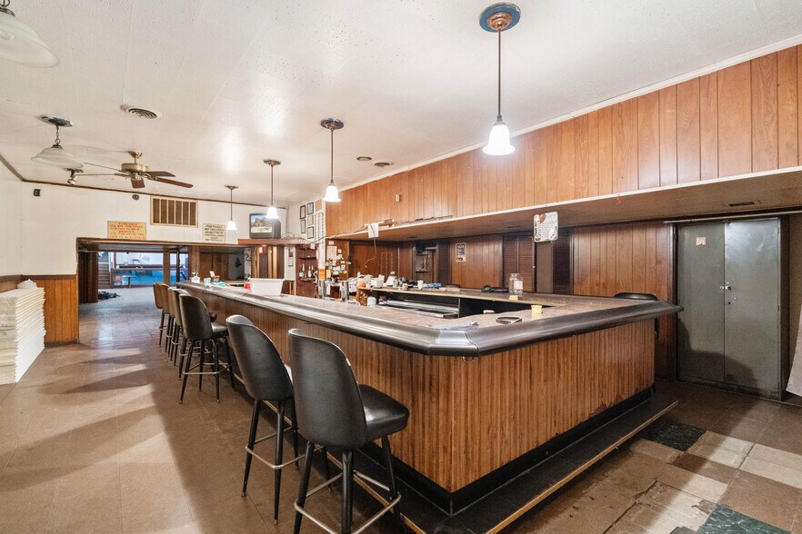 More Photos Of 1098 Duss Ave, Ambridge Restaurant For Sale