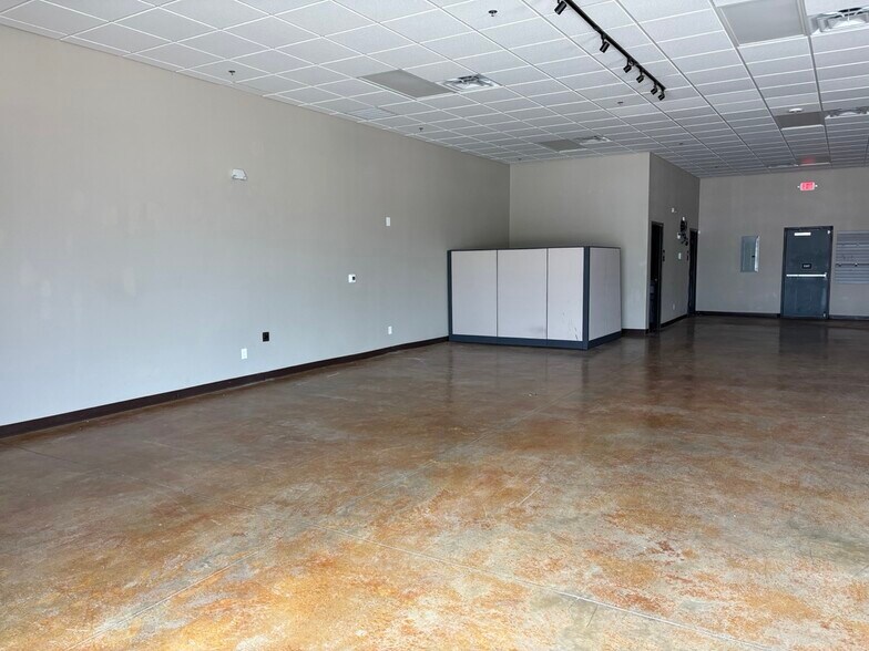 More Photos Of 808 Fort Worth Hwy, Weatherford Storefront Retail Office For Lease
