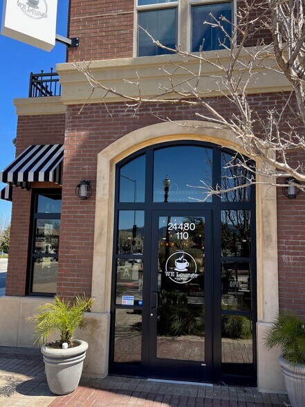 More Photos Of 24450 Main St, Newhall Unknown For Lease