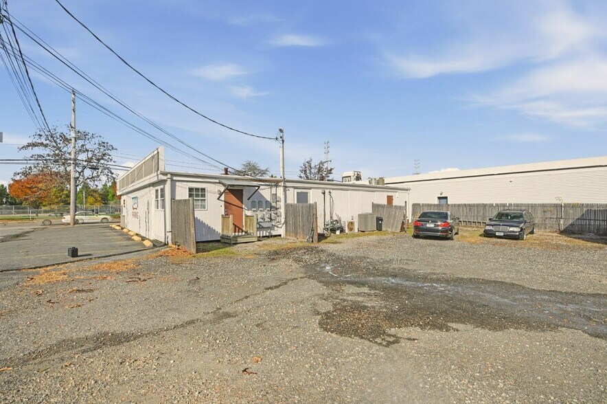 More Photos Of 651 W Main Rd, Middletown Restaurant For Sale