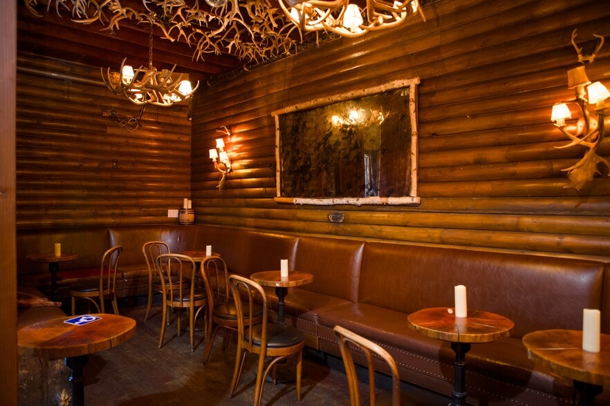 More Photos Of 10939 Venice Blvd, Los Angeles Bar For Sale