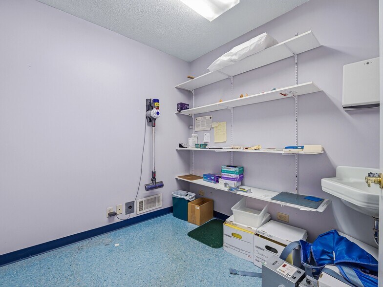 More Photos Of 5 Doctors Park, Asheville Medical For Lease