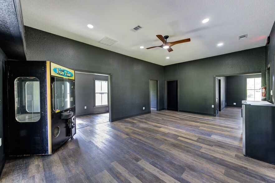 More Photos Of 602 E Myrtle St, Angleton Office Residential For Sale