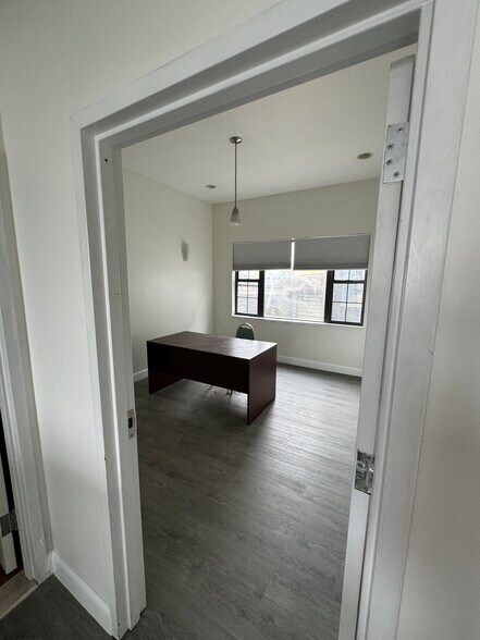 More Photos Of 3 Whale Sq, Brooklyn Warehouse For Lease