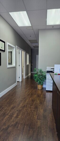 More Photos Of 7110 120th St, Surrey Storefront Retail Office For Lease