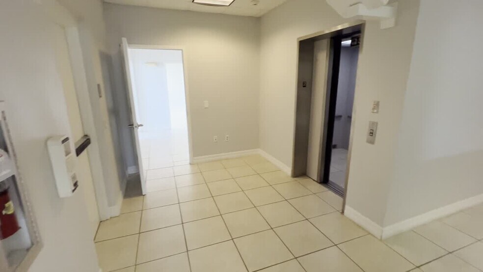 Primary Photo Of 4940 Bayline Dr, North Fort Myers Warehouse For Lease