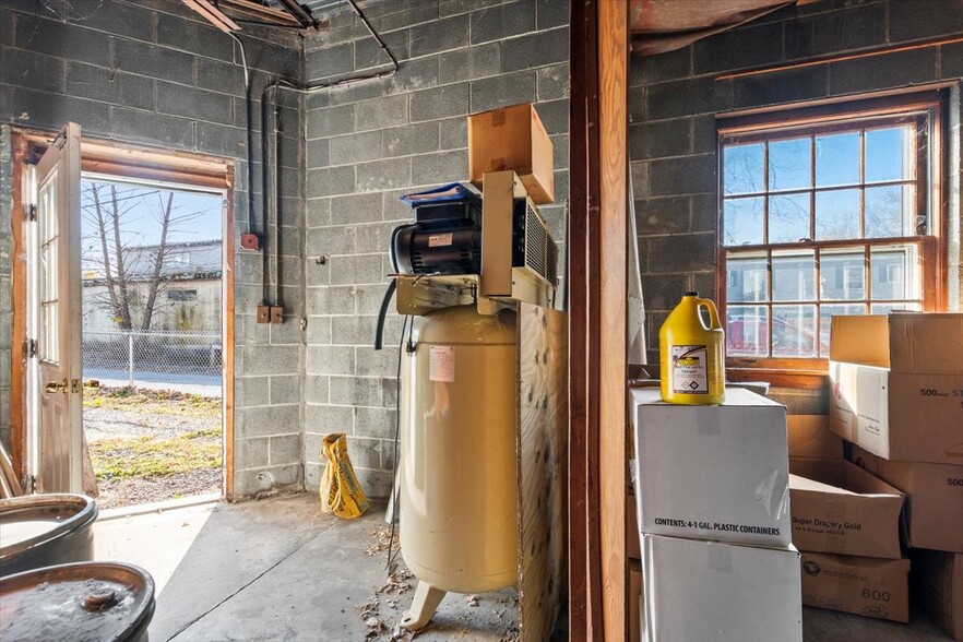 More Photos Of 256 Benmont Ave, Bennington Freestanding For Sale