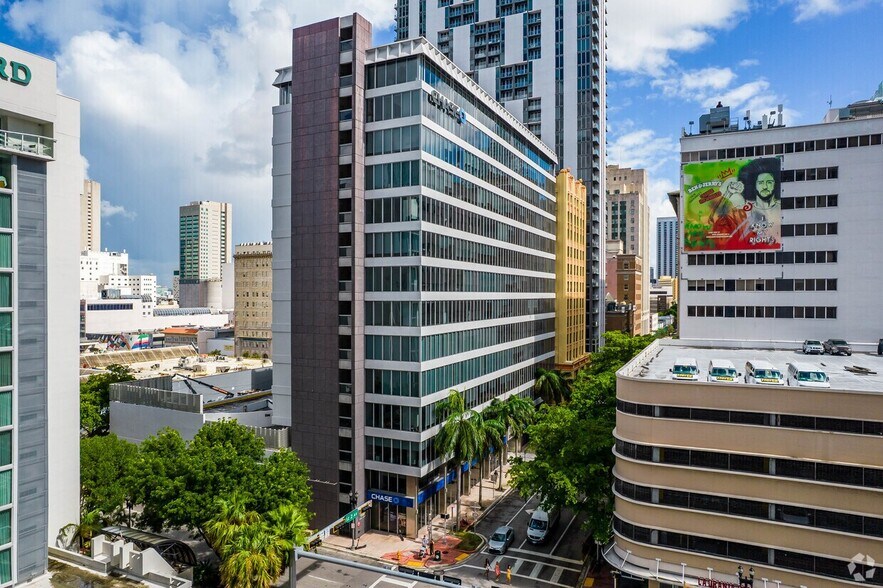 More Photos Of 150 SE 2nd Ave, Miami Office For Sale