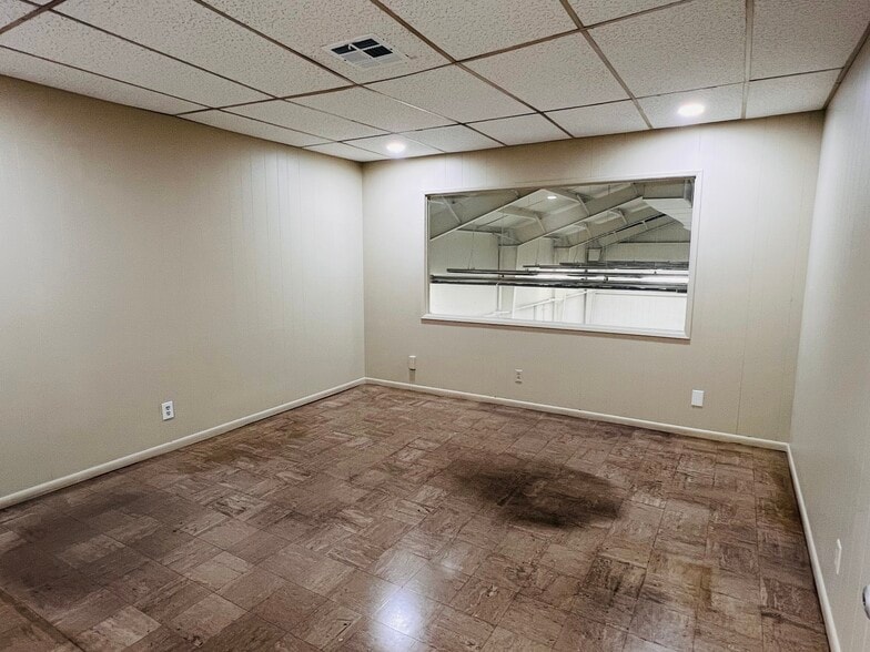 More Photos Of 2219 Fair Park Ave, Los Angeles Warehouse For Lease