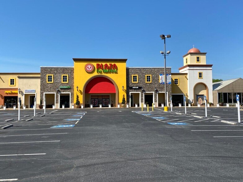 More Photos Of 733 Pleasant Hill Rd NW, Lilburn General Retail For Lease