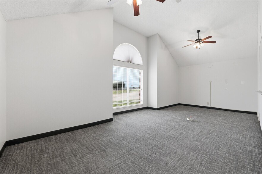 More Photos Of 3925 Jack Kultgen Expy, Waco Office For Lease