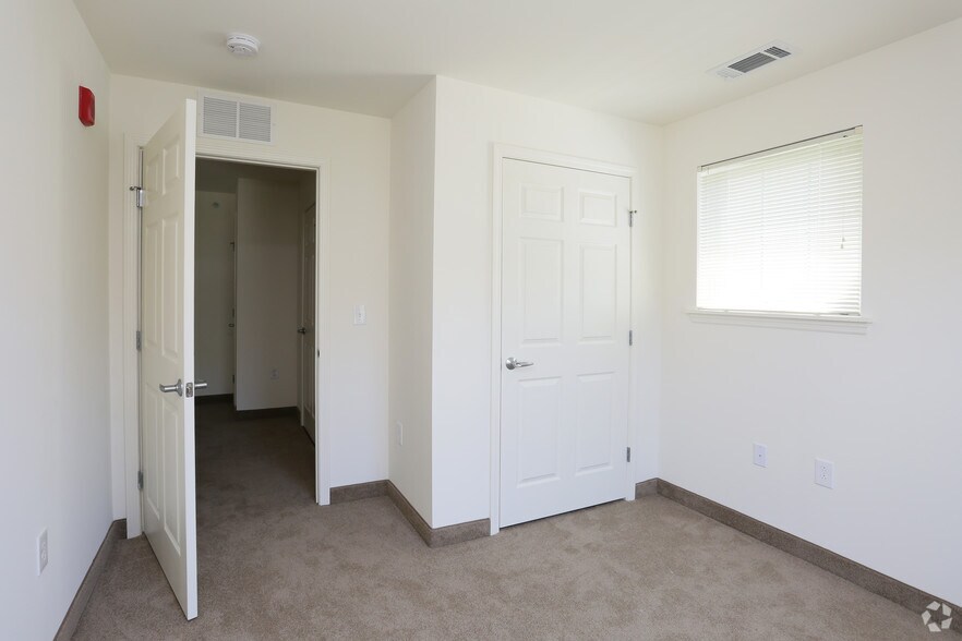 More Photos Of 700-700 Wincoram Way, Coram Apartments For Lease