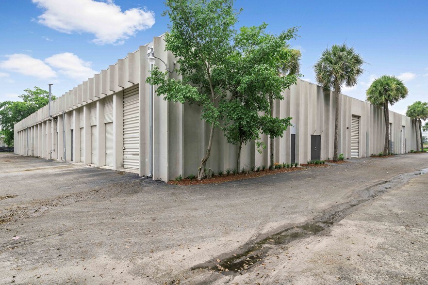 More Photos Of 3851 NW 126th Ave, Coral Springs Warehouse For Lease