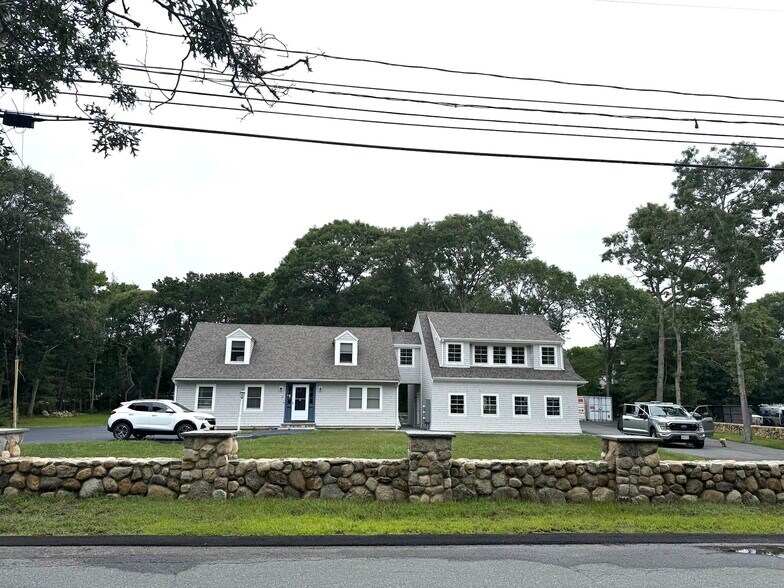 More Photos Of 4 Edgerton Dr, North Falmouth Flex For Sale