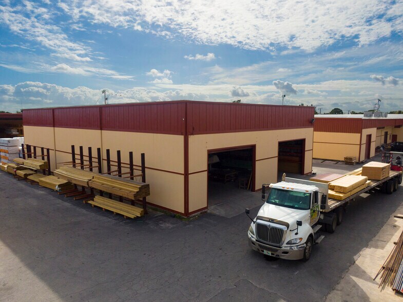 More Photos Of 657 NE Dixie Hwy, Jensen Beach Industrial For Lease