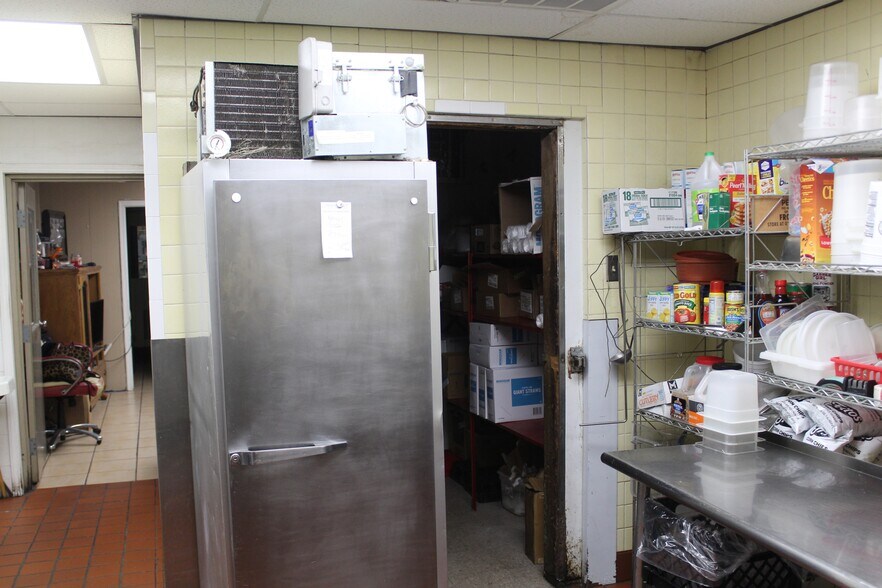 More Photos Of 1223 Main St, Woodward Fast Food For Sale