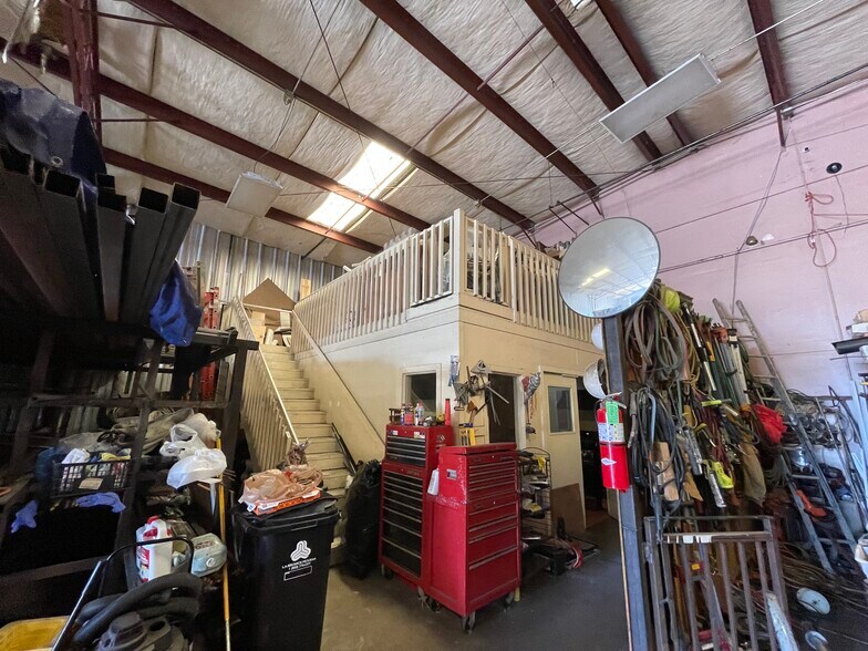 More Photos Of 1135 W Columbus St, Bakersfield Manufacturing For Sale