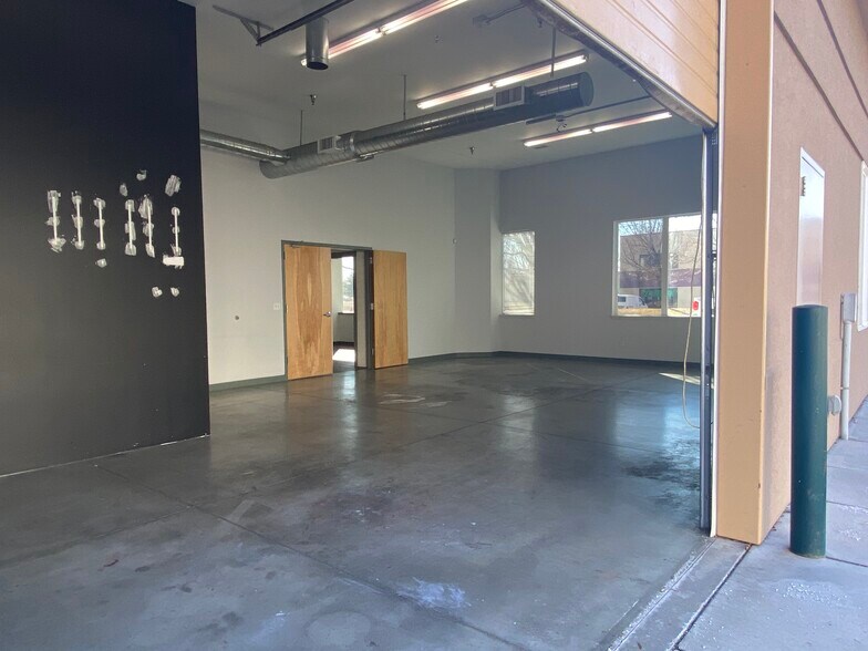 More Photos Of 360 S Adkins Way, Meridian Showroom For Lease