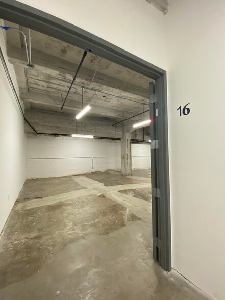 More Photos Of 901 E 31st St, Los Angeles Manufacturing For Lease