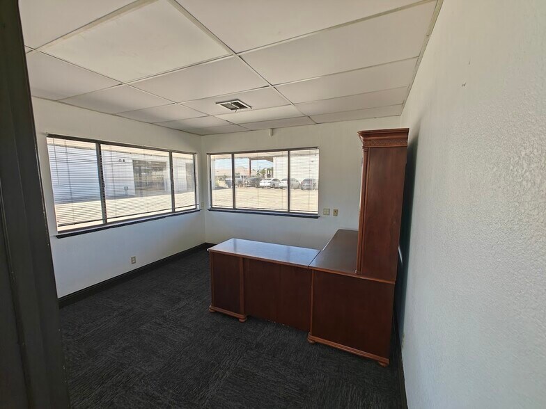 More Photos Of 10600 E Mountain View Ave, Selma Warehouse For Lease