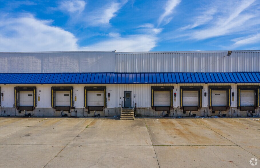 More Photos Of 380 S Worcester St, Norton Warehouse For Lease