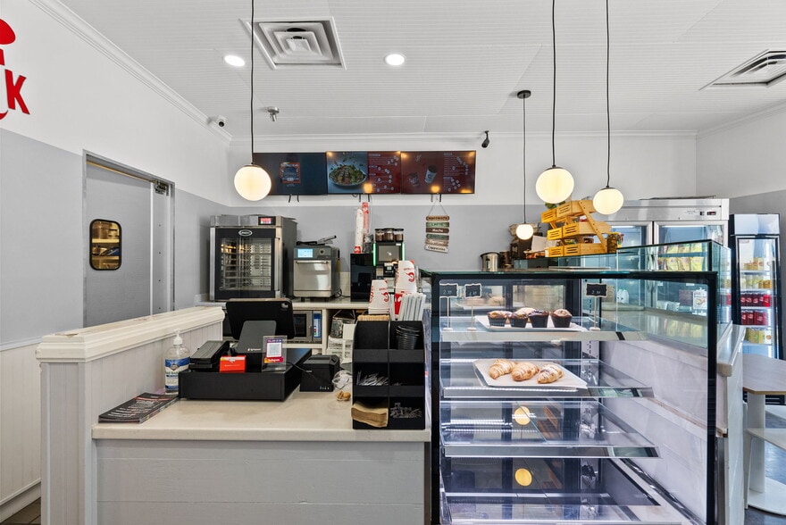 More Photos Of 5466-5484 Wilshire Blvd, Los Angeles Office For Lease