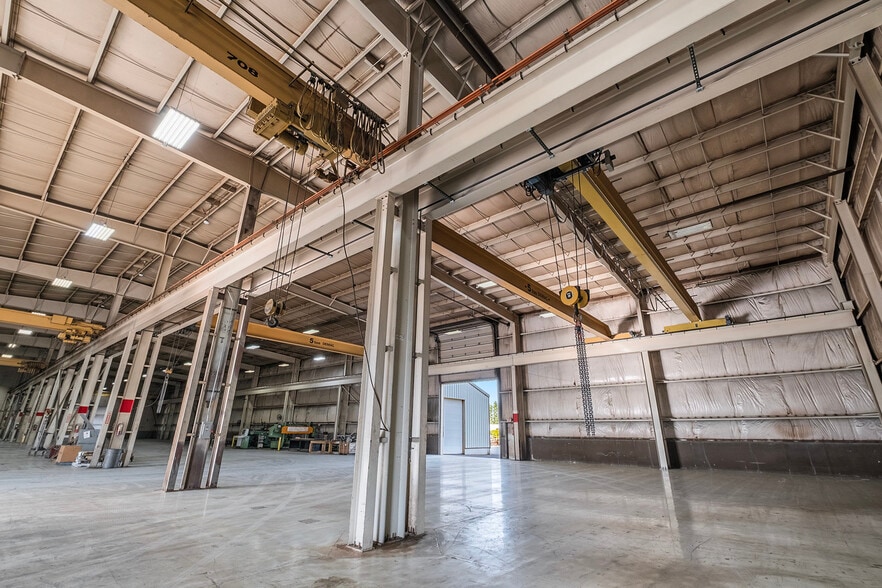 More Photos Of 4072 Flint Asphalt Dr, Burton Distribution For Sale