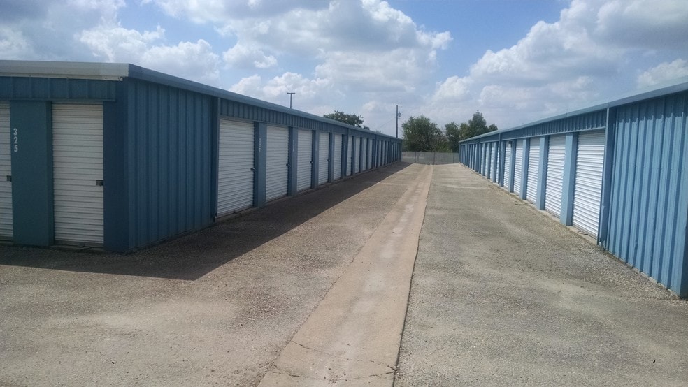 More Photos Of 612 FM 685, Pflugerville Self Storage For Sale