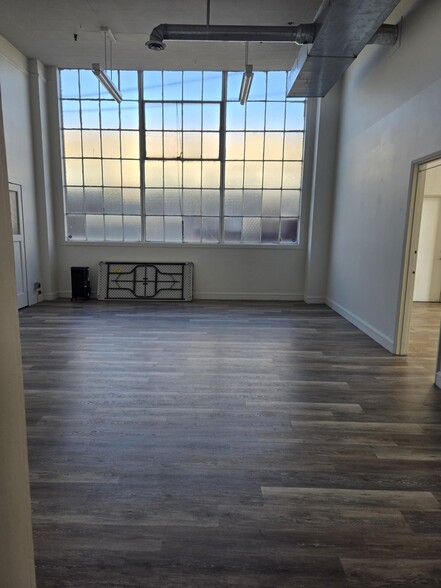 More Photos Of 5015-5025 Colorado Ave S, Seattle Warehouse For Lease