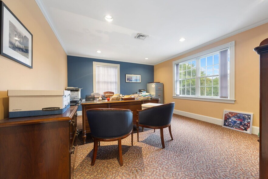 More Photos Of 828 Lynn Fells Pky, Melrose Office For Lease