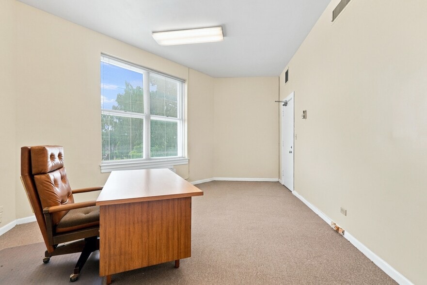 More Photos Of 3506 Memorial Ave, Lynchburg Office For Sale