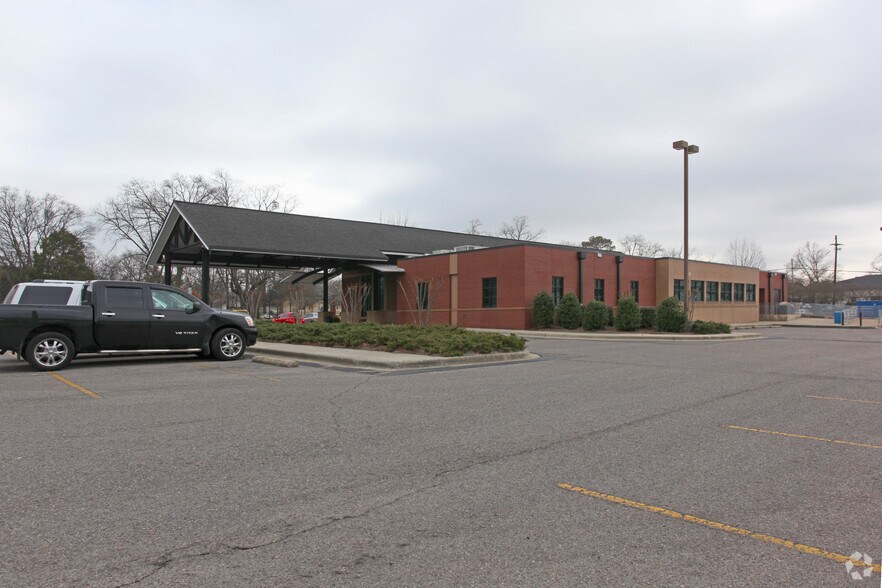 More Photos Of 633 Lomb Ave SW, Birmingham Medical For Lease