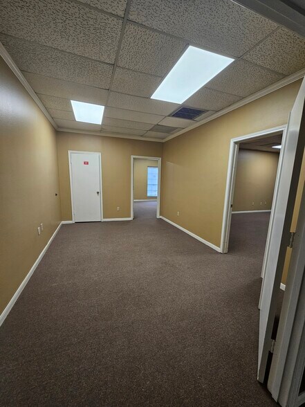 More Photos Of 14741 Pebble Bend Dr, Houston Loft Creative Space For Lease